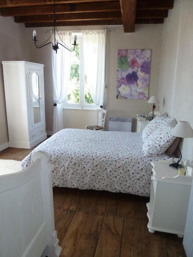 Bed and Breakfast A L'Ombre Du Marronnier La Peruse Exterior foto