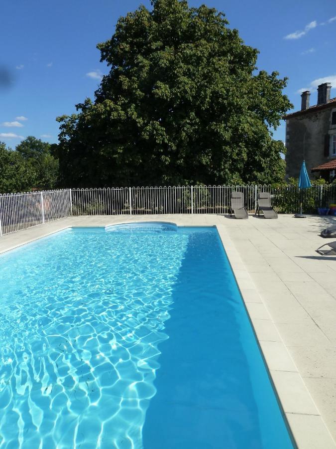 Bed and Breakfast A L'Ombre Du Marronnier La Peruse Exterior foto