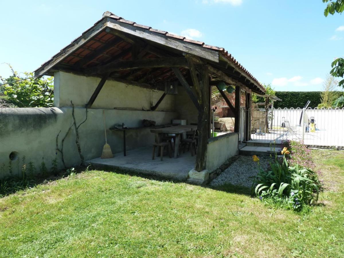 Bed and Breakfast A L'Ombre Du Marronnier La Peruse Exterior foto