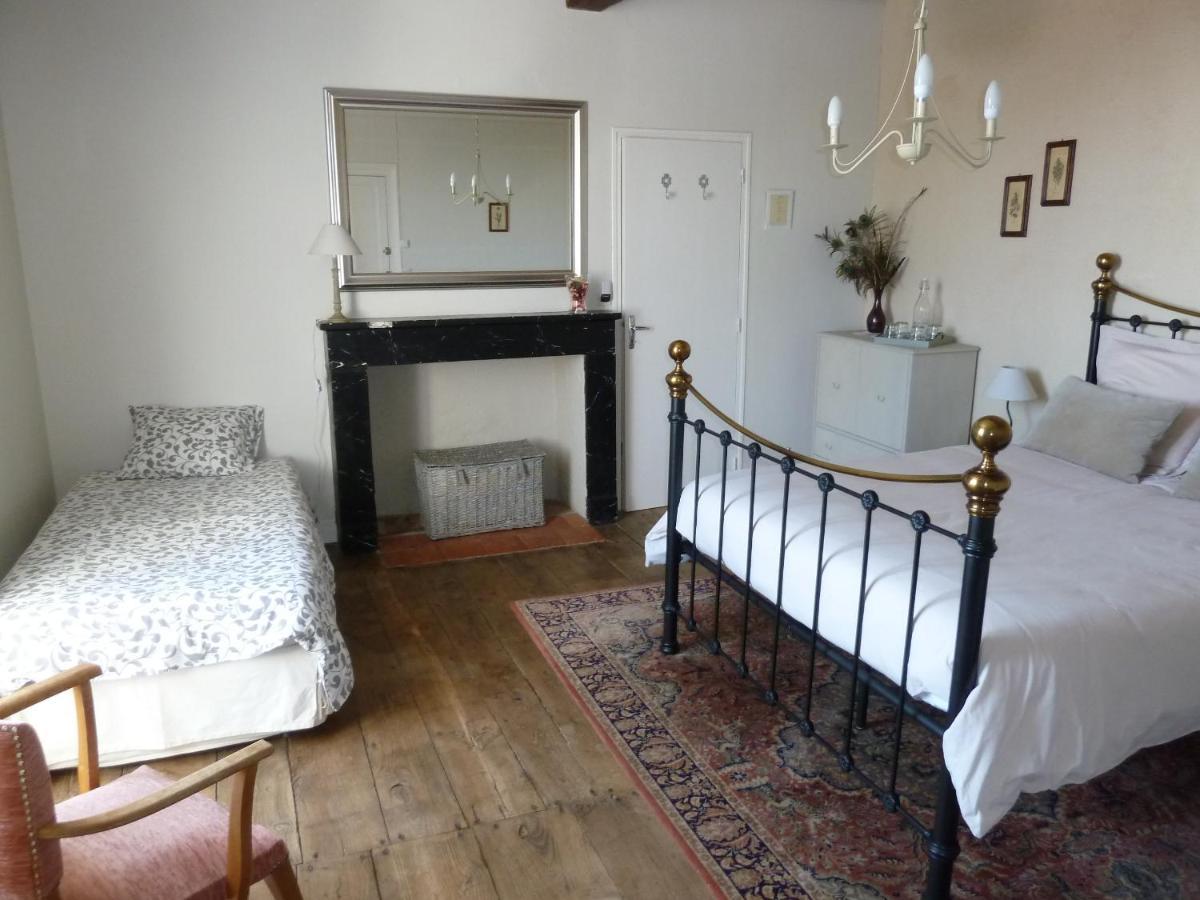 Bed and Breakfast A L'Ombre Du Marronnier La Peruse Exterior foto