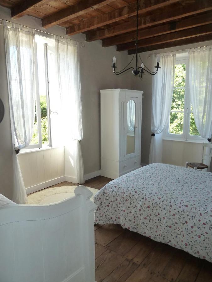 Bed and Breakfast A L'Ombre Du Marronnier La Peruse Exterior foto