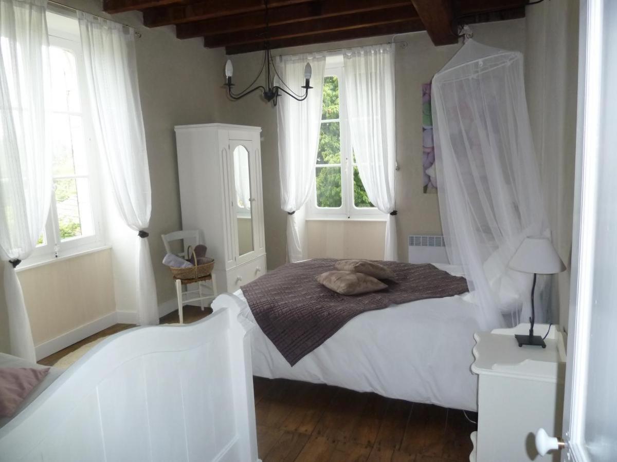 Bed and Breakfast A L'Ombre Du Marronnier La Peruse Exterior foto
