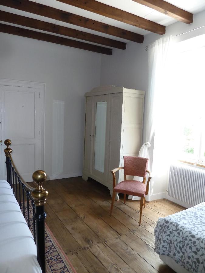 Bed and Breakfast A L'Ombre Du Marronnier La Peruse Exterior foto