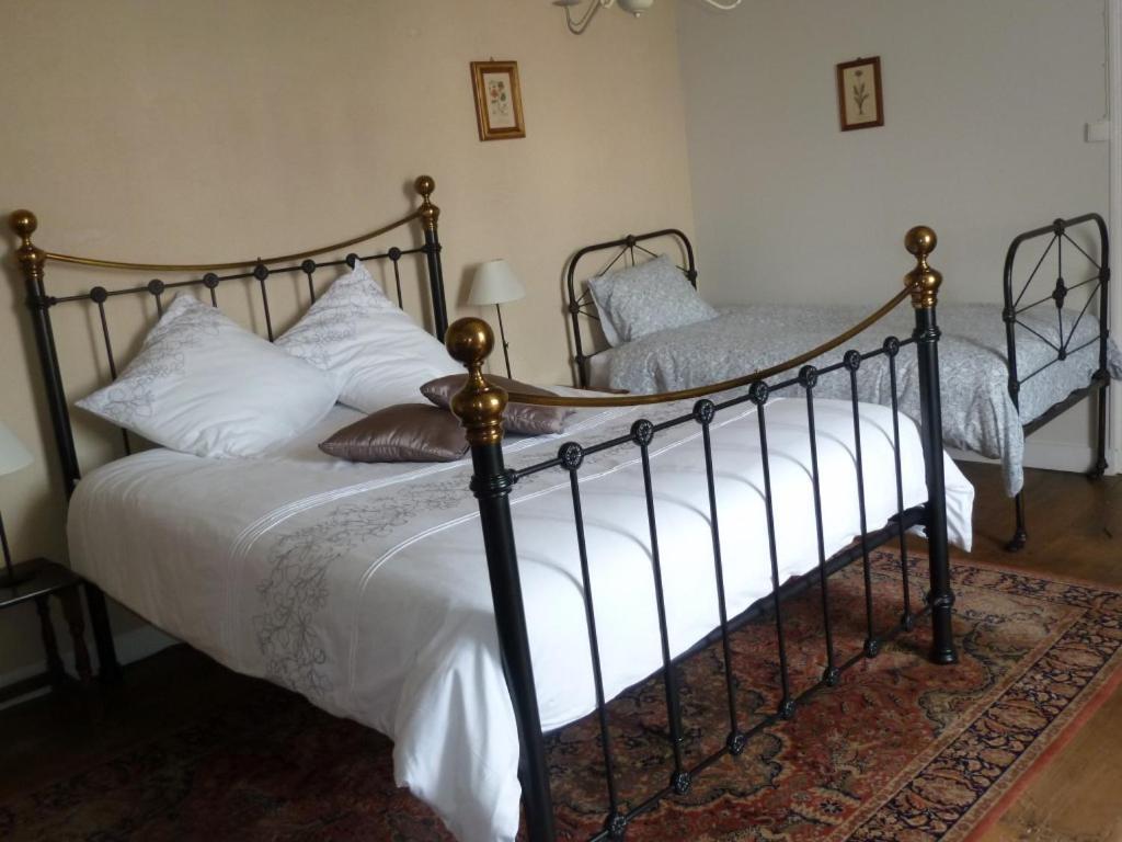 Bed and Breakfast A L'Ombre Du Marronnier La Peruse Exterior foto