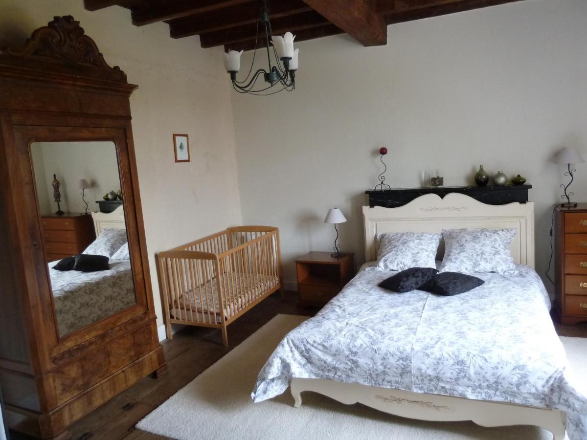 Bed and Breakfast A L'Ombre Du Marronnier La Peruse Exterior foto