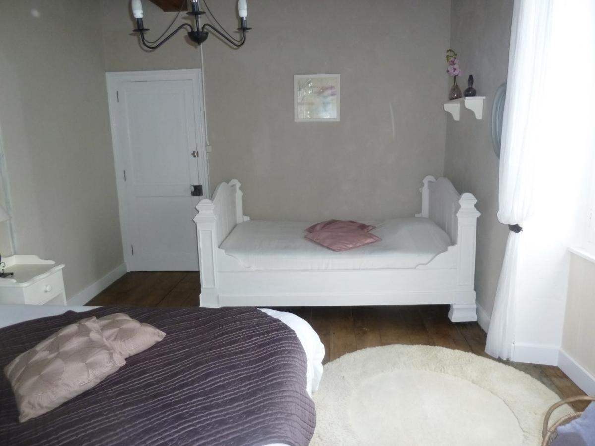 Bed and Breakfast A L'Ombre Du Marronnier La Peruse Exterior foto