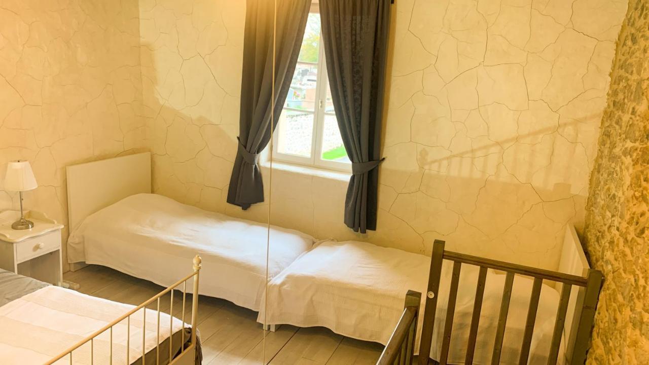 Bed and Breakfast A L'Ombre Du Marronnier La Peruse Exterior foto