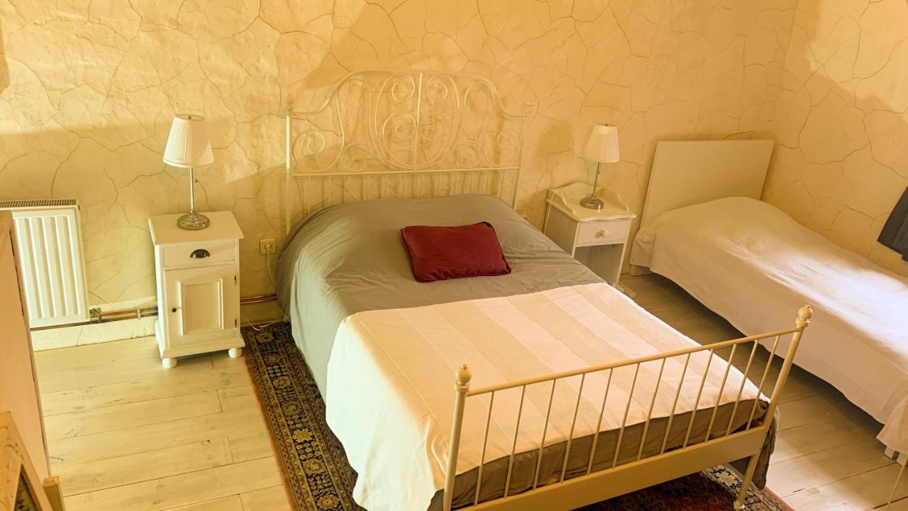 Bed and Breakfast A L'Ombre Du Marronnier La Peruse Exterior foto