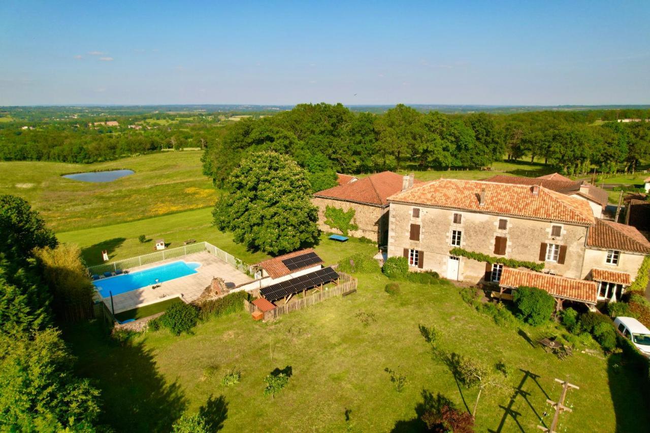 Bed and Breakfast A L'Ombre Du Marronnier La Peruse Exterior foto