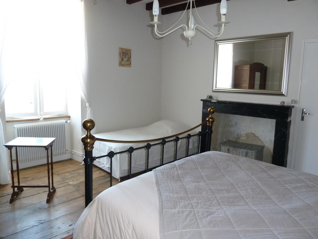 Bed and Breakfast A L'Ombre Du Marronnier La Peruse Habitación foto