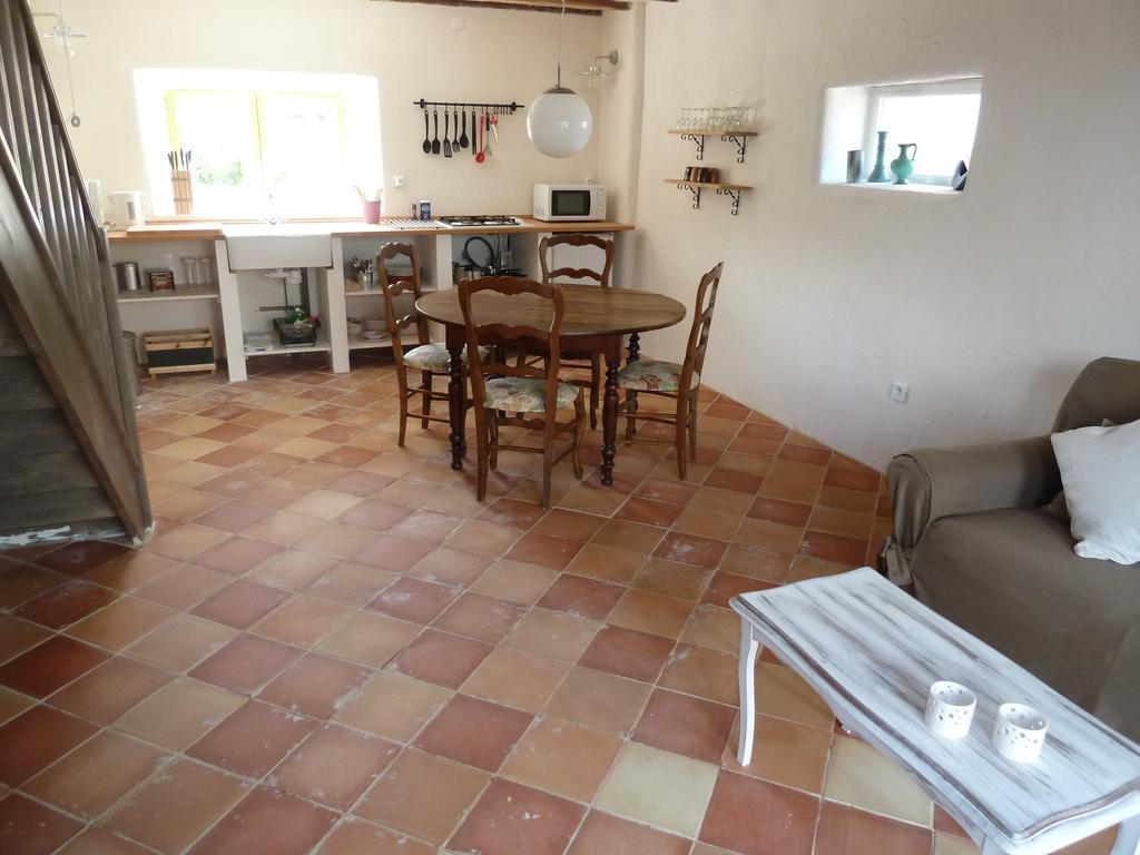 Bed and Breakfast A L'Ombre Du Marronnier La Peruse Habitación foto