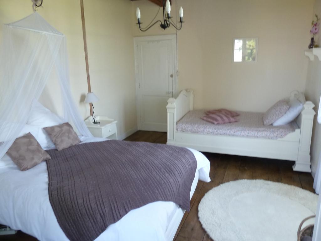 Bed and Breakfast A L'Ombre Du Marronnier La Peruse Habitación foto