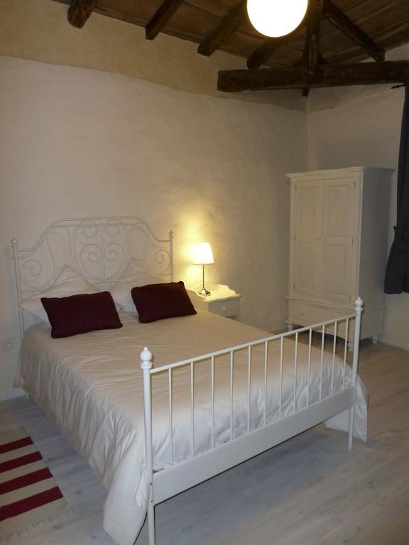Bed and Breakfast A L'Ombre Du Marronnier La Peruse Habitación foto
